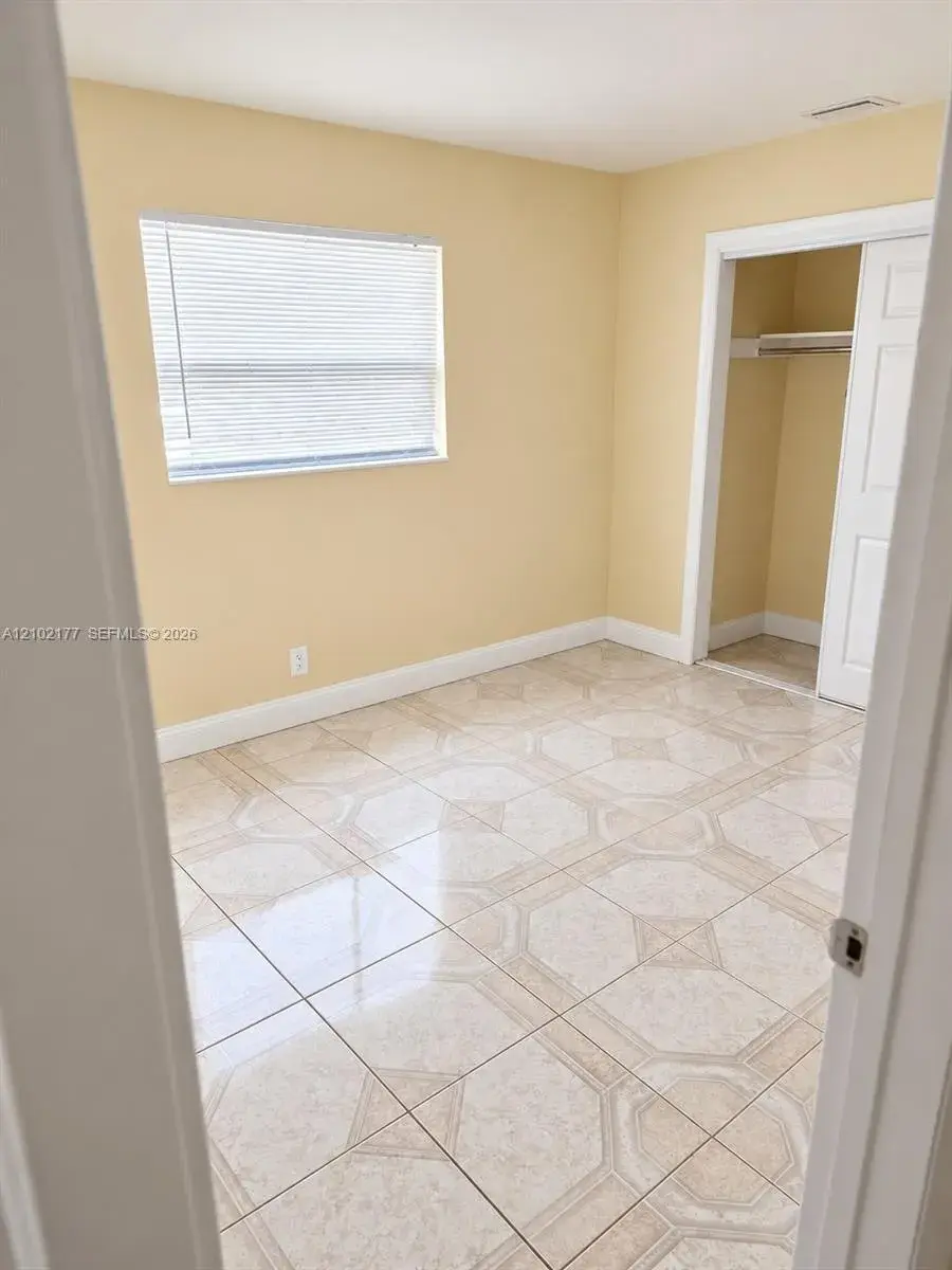 3640 NW 39th St, Lauderdale Lakes FL 33309
