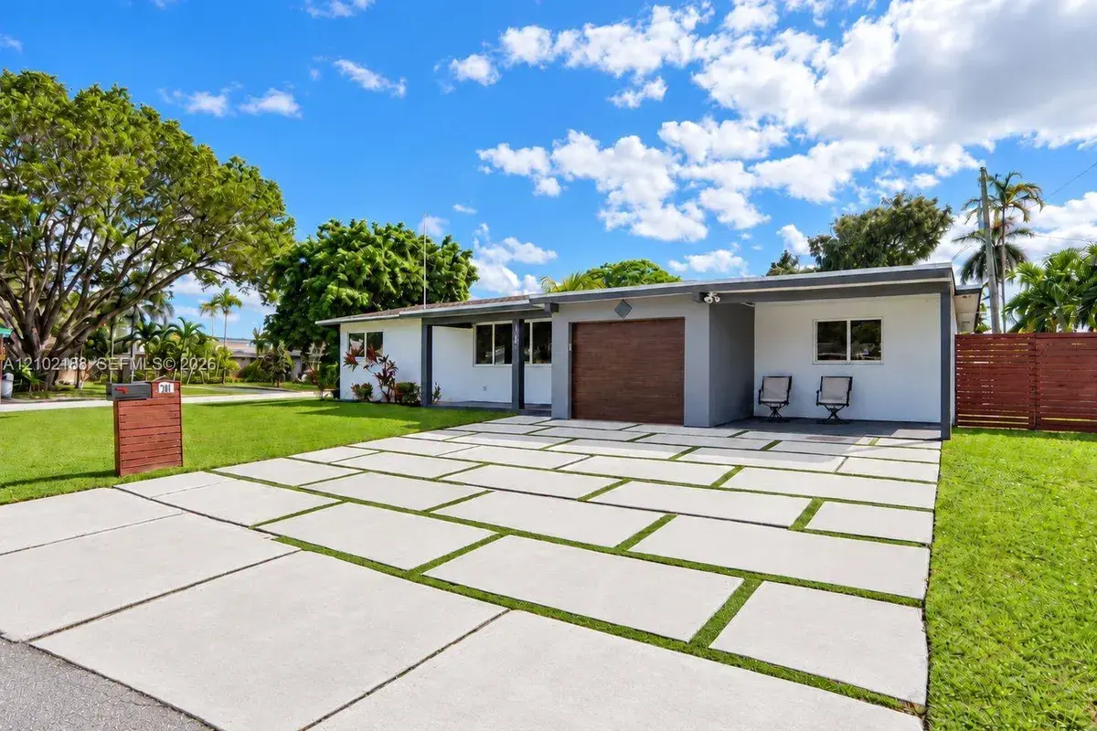 500 NW 30th St, Wilton Manors FL 33311