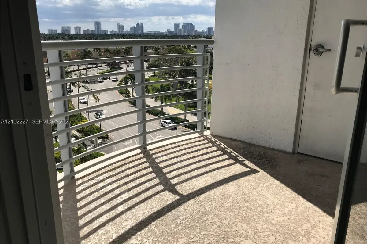 1830 Radius Dr # 713, Hollywood FL 33020