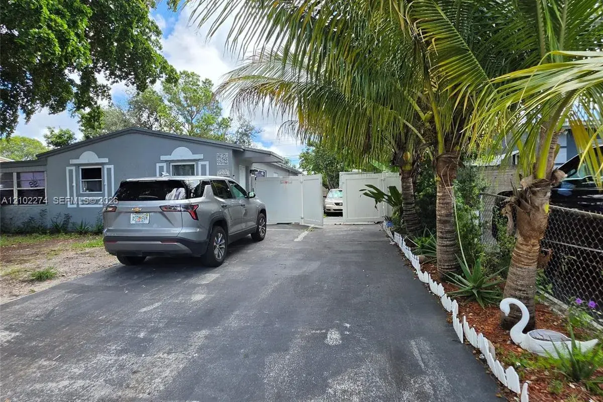 1611 N 69th Way, Hollywood FL 33024