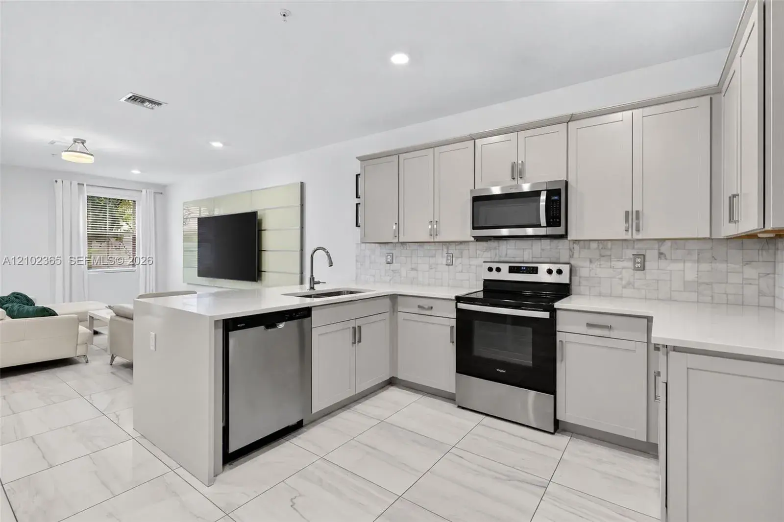 121 SW 170th Ave, Pembroke Pines FL 33027