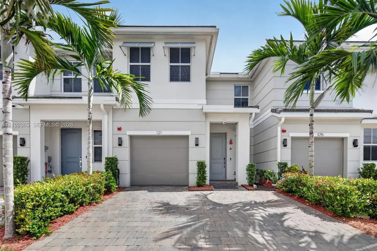 121 SW 170th Ave, Pembroke Pines FL 33027