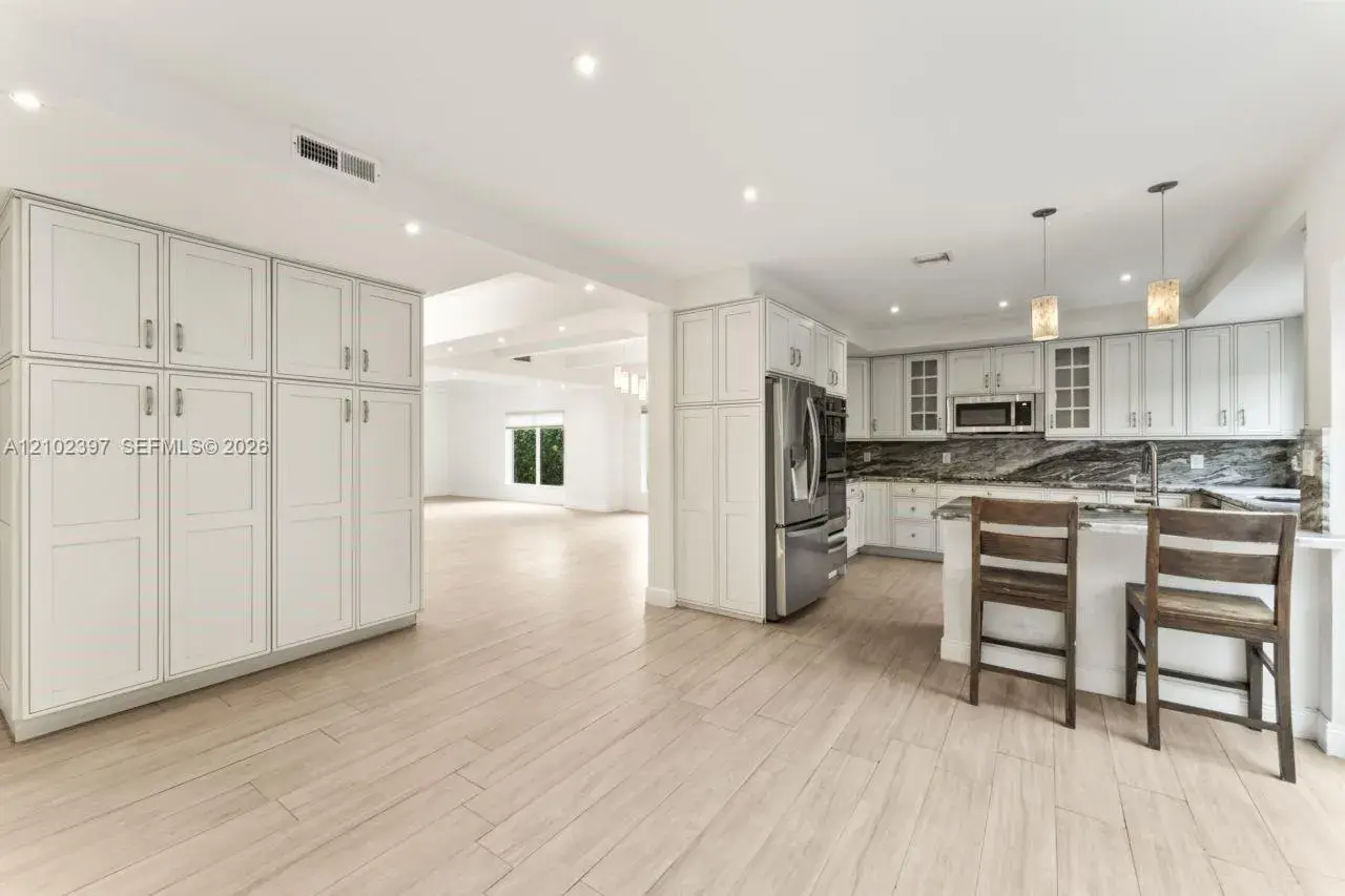 20205 W Oak Haven Cir, Miami FL 33179