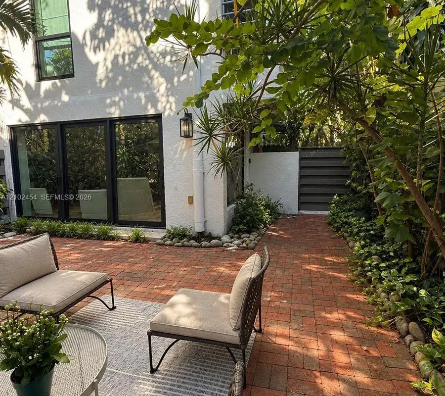 3042 SW 27th Ave # 8, Miami FL 33133