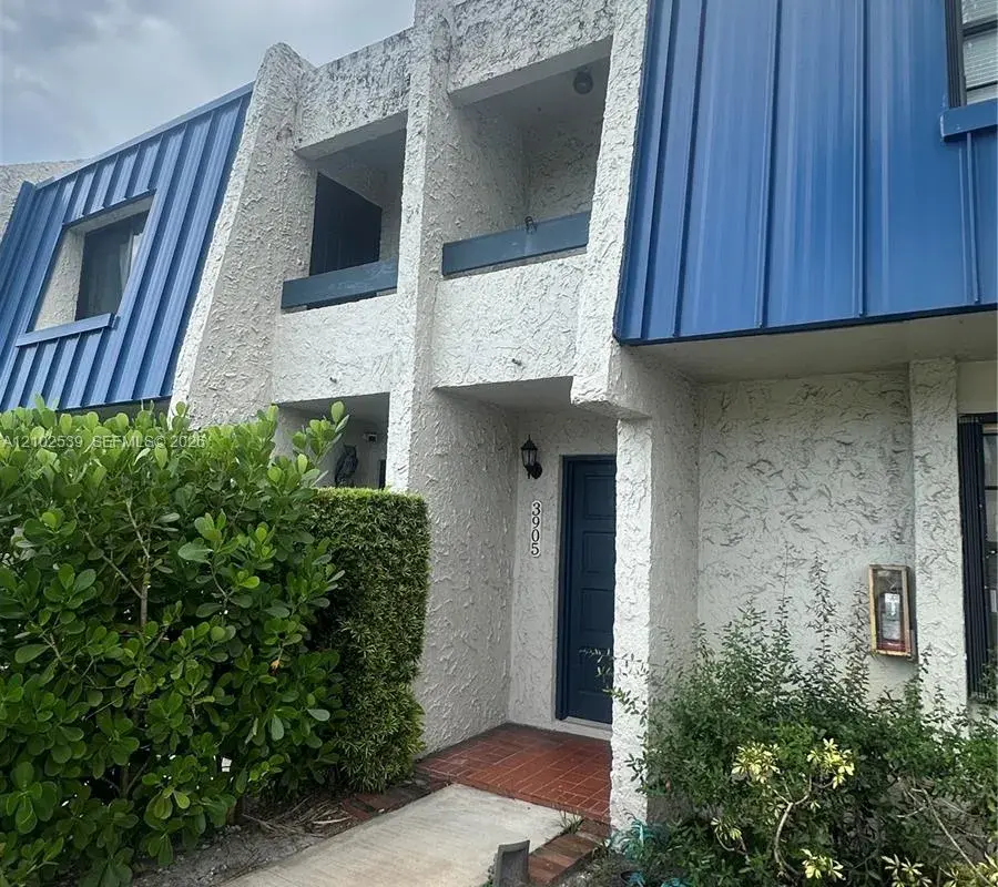 3905 Sheridan St, Hollywood FL 33021