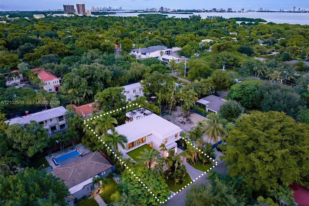 451 NE 52nd St, Miami FL 33137
