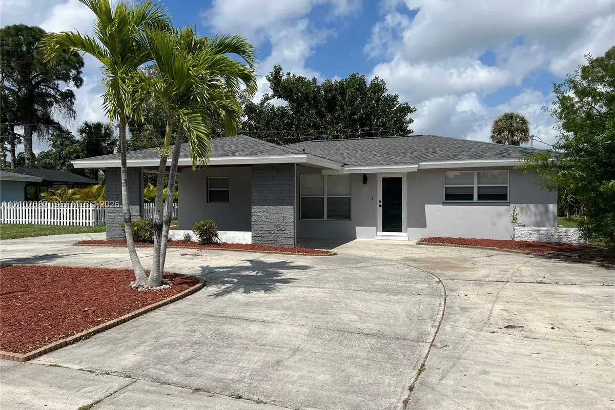 4562 Tennyson DR, North Fort Myers FL 33093