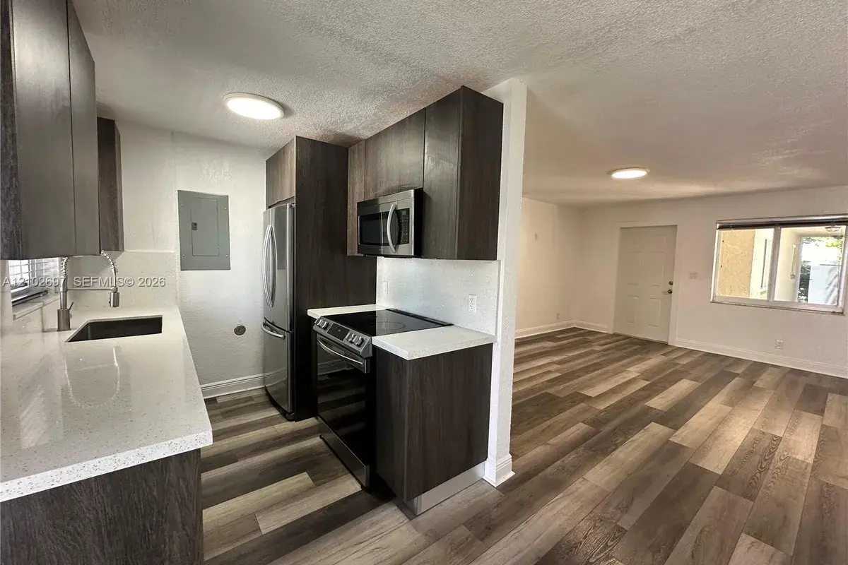 913 NE 17th St # 2, Fort Lauderdale FL 33305