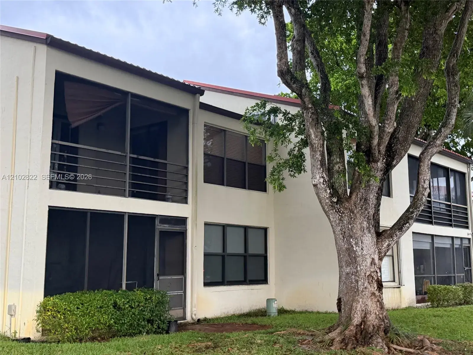 2300 S Cypress Bend Dr # 102, Pompano Beach FL 33069