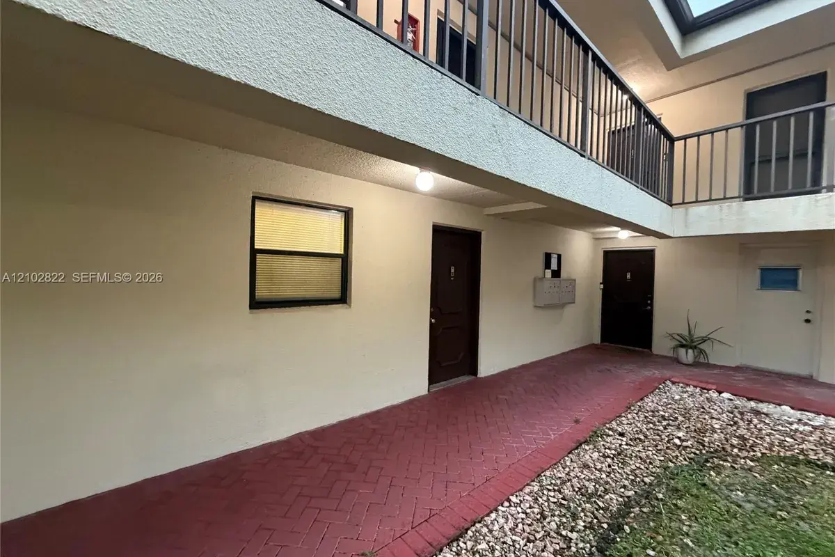 2300 S Cypress Bend Dr # 102, Pompano Beach FL 33069