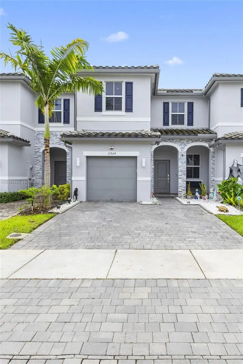11924 NW 47th Mnr, Coral Springs FL 33076