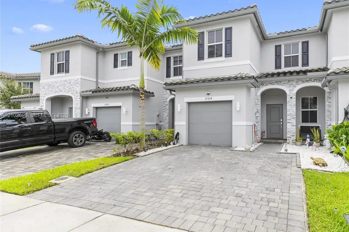 11924 NW 47th Mnr, Coral Springs FL 33076