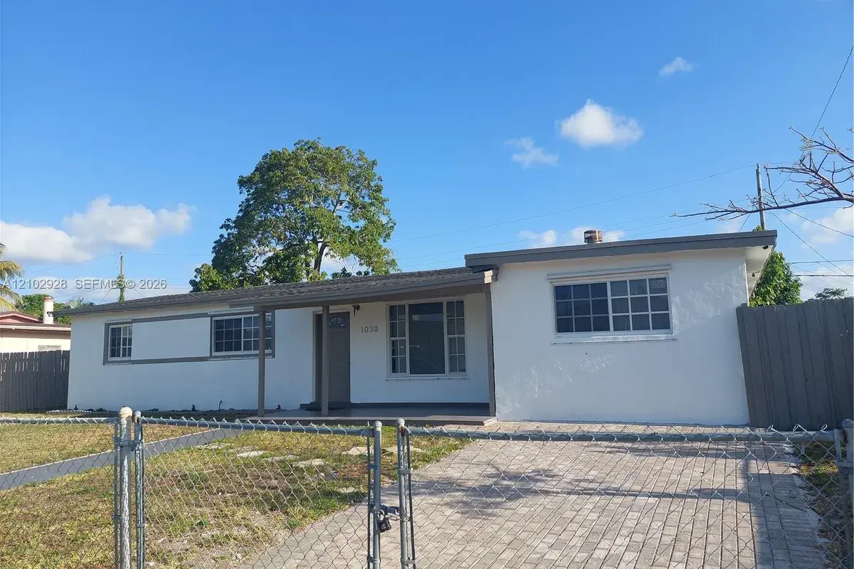 1030 NE 214th St, Miami FL 33179