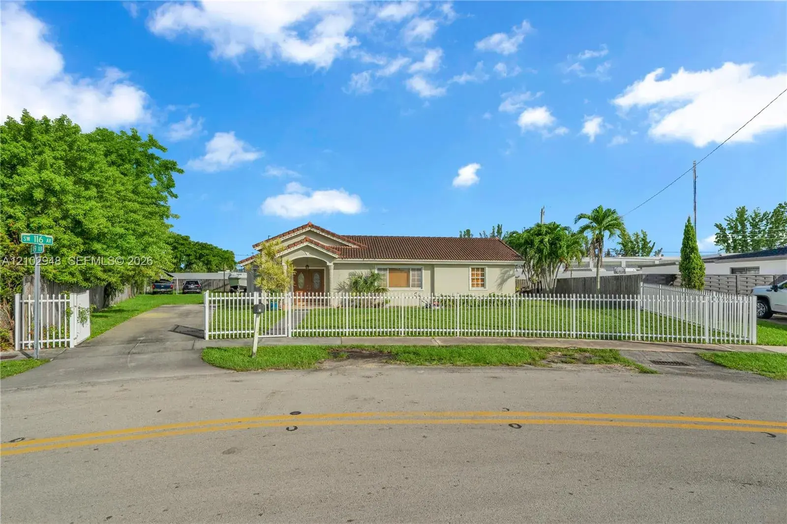 11525 SW 49th Ter, Miami FL 33165