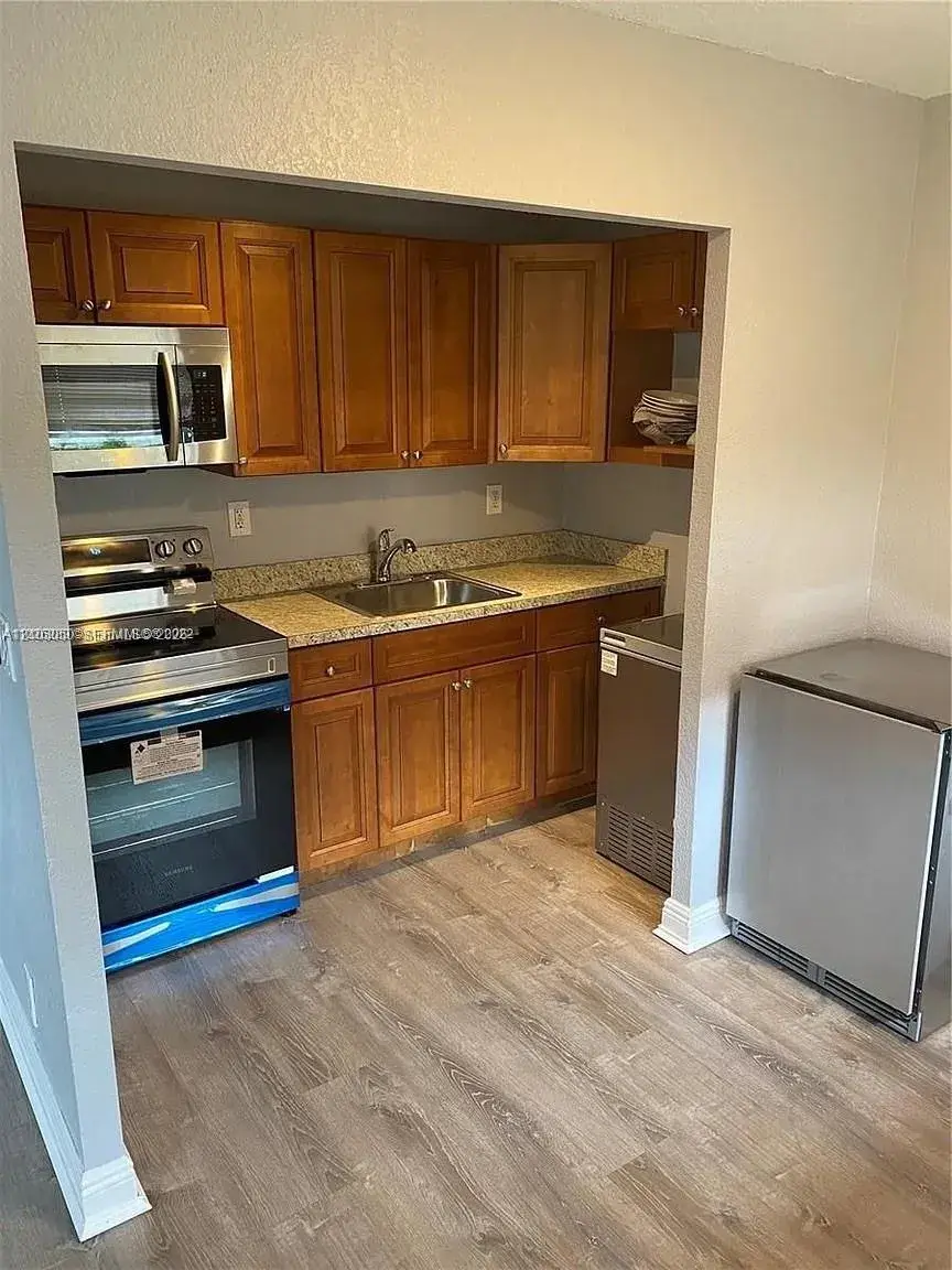 240 SE 9th Ave, Pompano Beach FL 33060