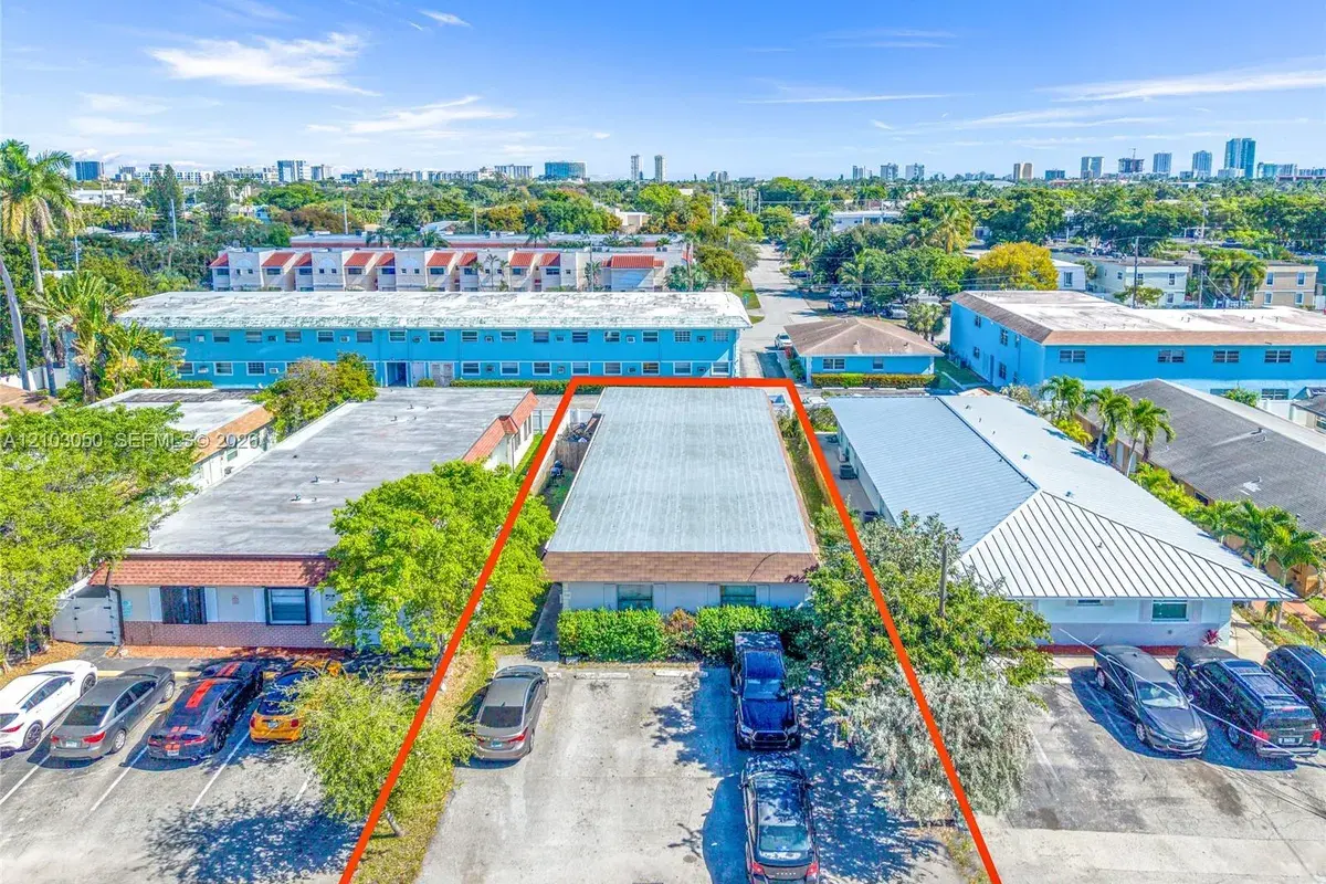 240 SE 9th Ave, Pompano Beach FL 33060