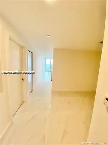 16385 Biscayne Blvd # 702, North Miami Beach FL 33160