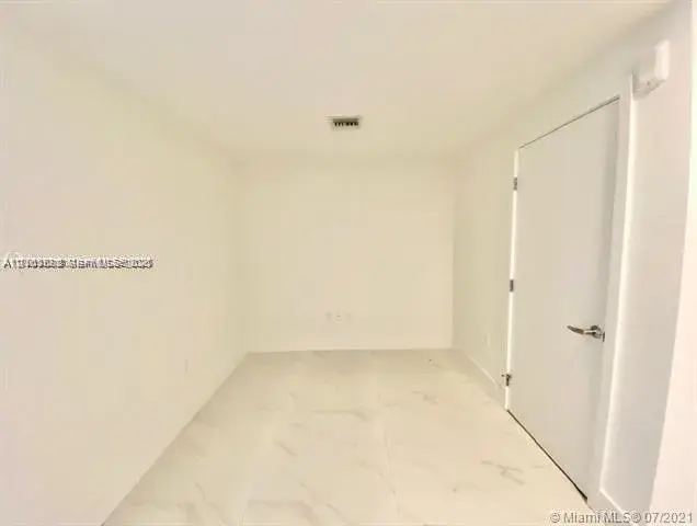 16385 Biscayne Blvd # 702, North Miami Beach FL 33160