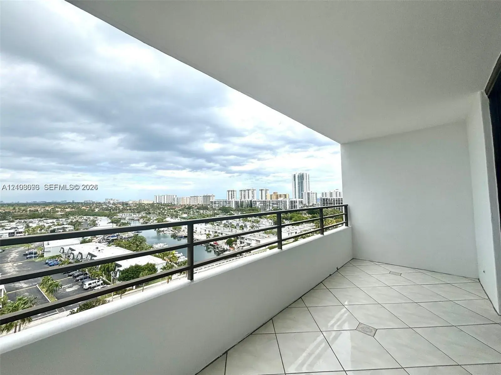 2500 Parkview Dr # 1208, Hallandale Beach FL 33009