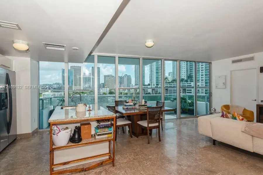 185 SW 7th St # 703, Miami FL 33130