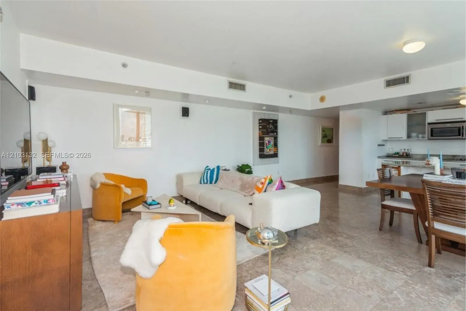 185 SW 7th St # 703, Miami FL 33130