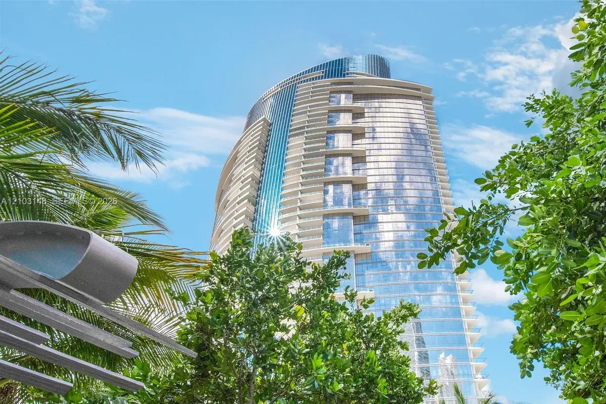 851 NE 1st Ave # 3211, Miami FL 33132