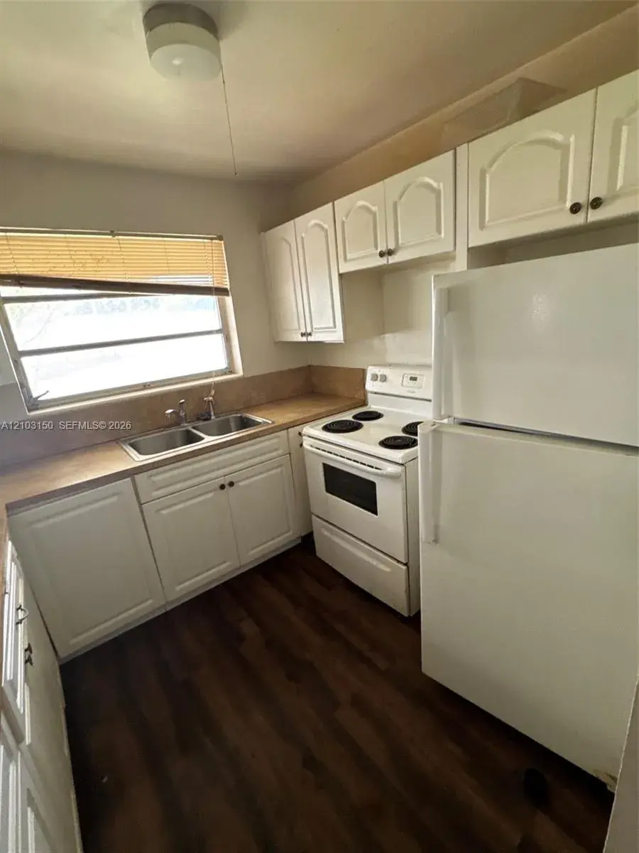 3033 NW 43rd Ave # 102, Lauderdale Lakes FL 33313