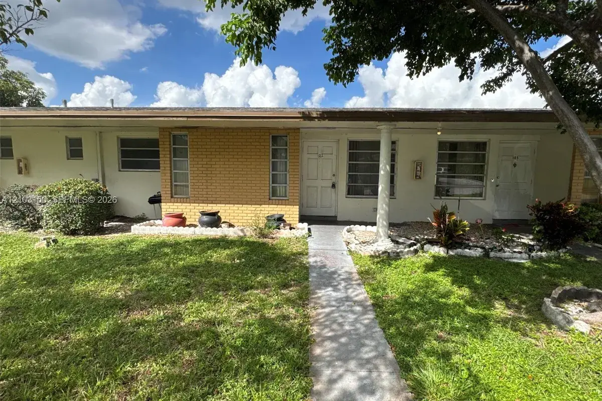3033 NW 43rd Ave # 102, Lauderdale Lakes FL 33313