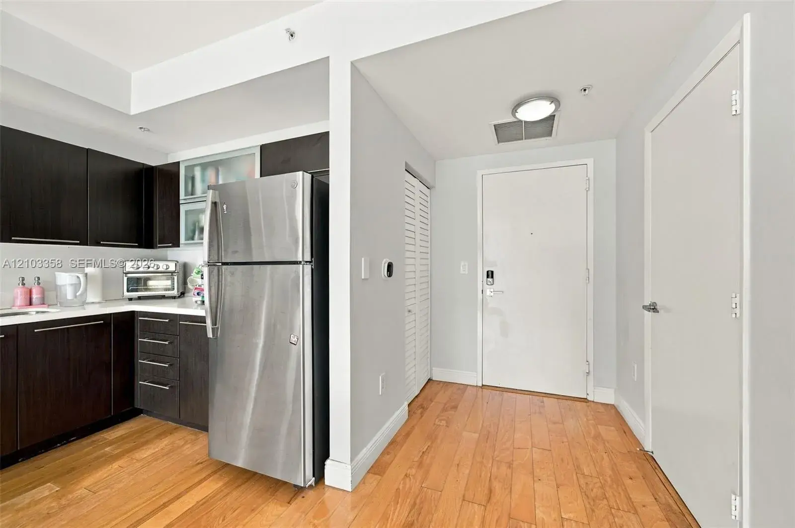 90 SW 3rd St # 2014, Miami FL 33130