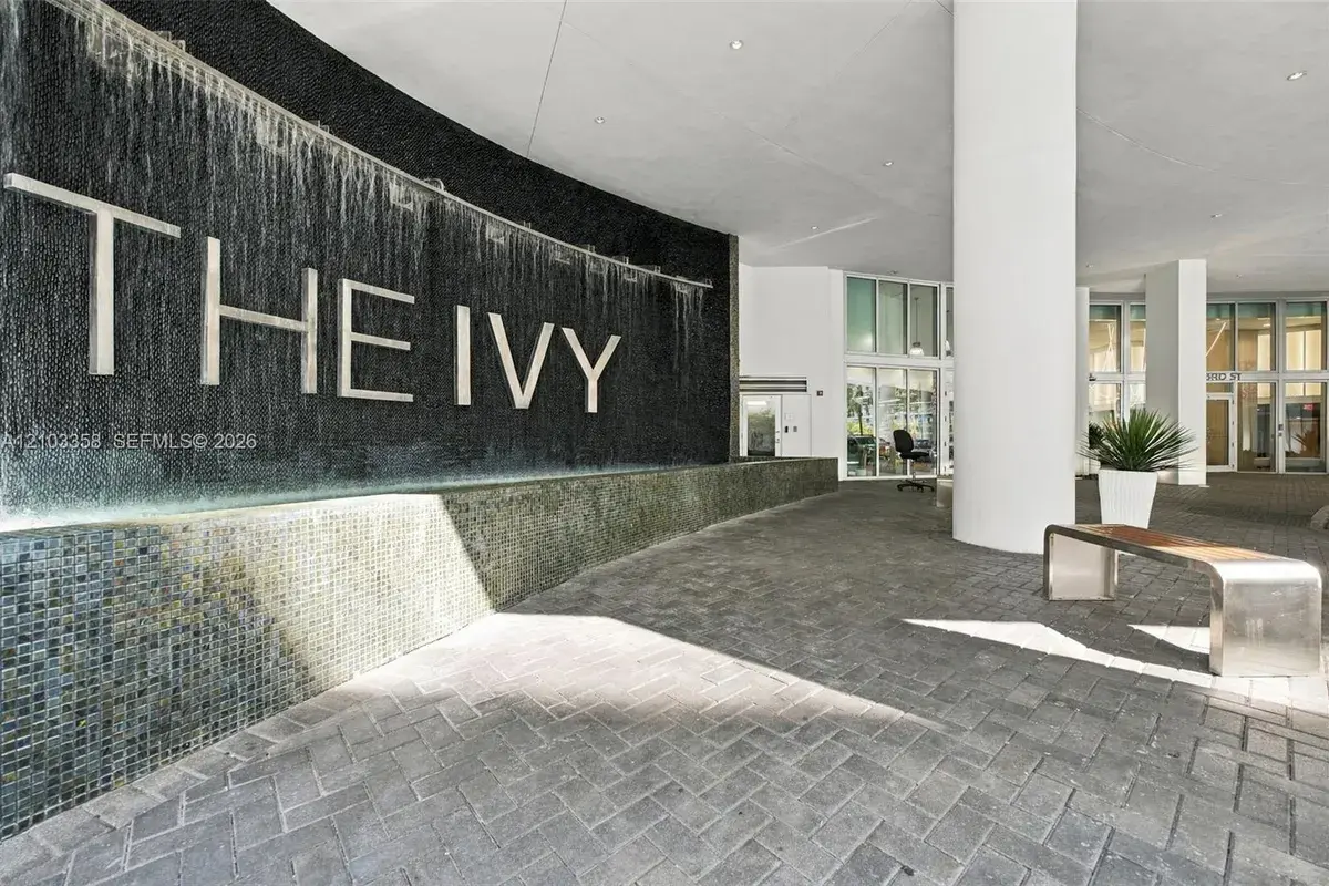 90 SW 3rd St # 2014, Miami FL 33130
