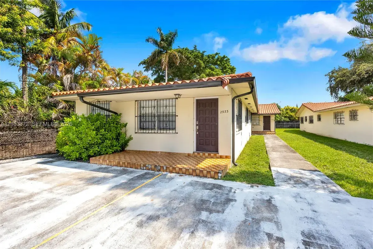 2935 SW 35th Ave, Miami FL 33133