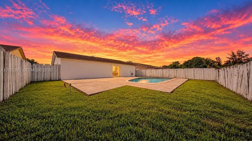 405 SW 78th Ter, North Lauderdale FL 33068