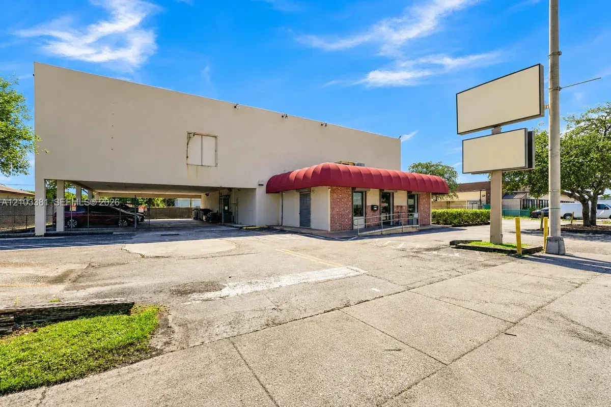 3300 W Hallandale Beach Blvd, Hollywood FL 33023