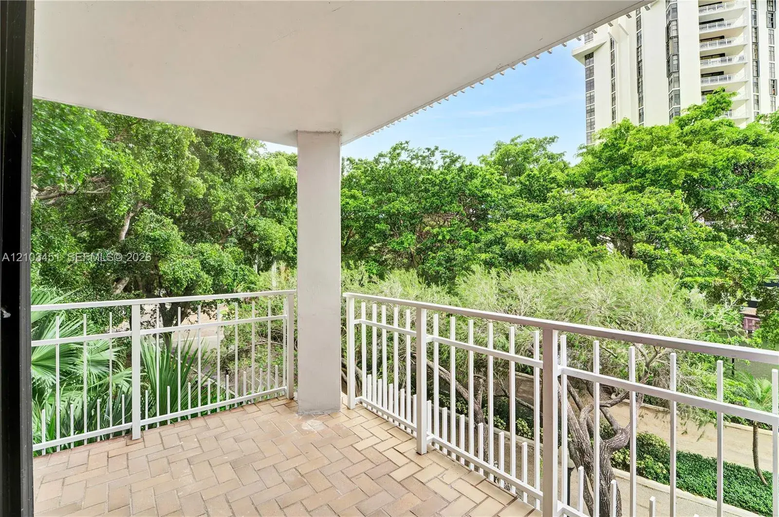 2000 Towerside Ter # 301, Miami FL 33138