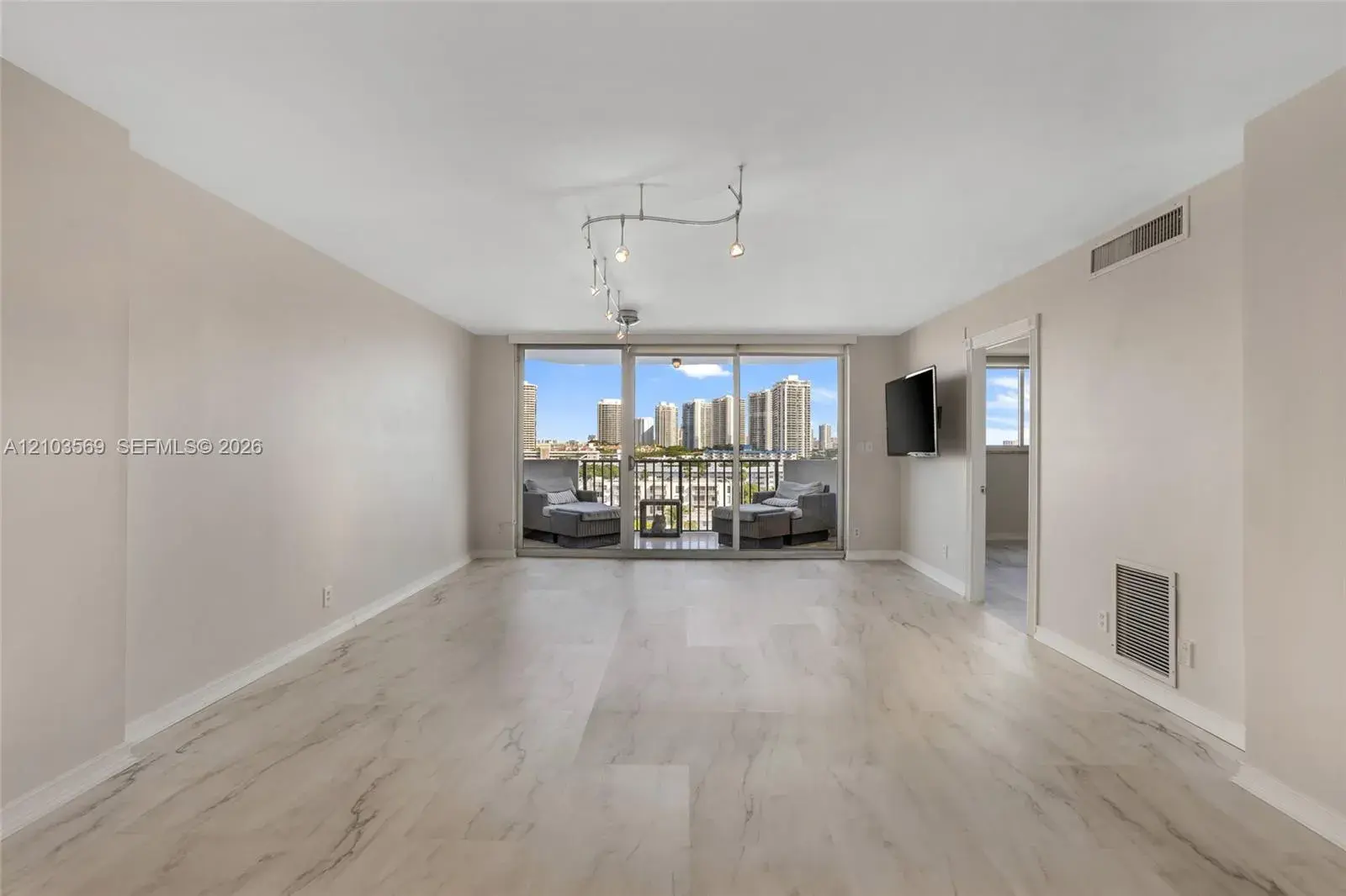 3703 NE 166th St # 904, North Miami Beach FL 33160