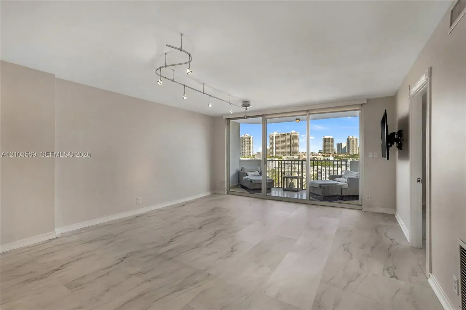 3703 NE 166th St # 904, North Miami Beach FL 33160