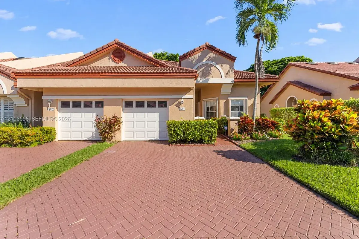 9705 Malvern Dr, Tamarac FL 33321