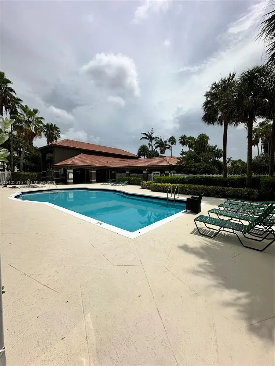 420 S Park Rd # 308, Hollywood FL 33021