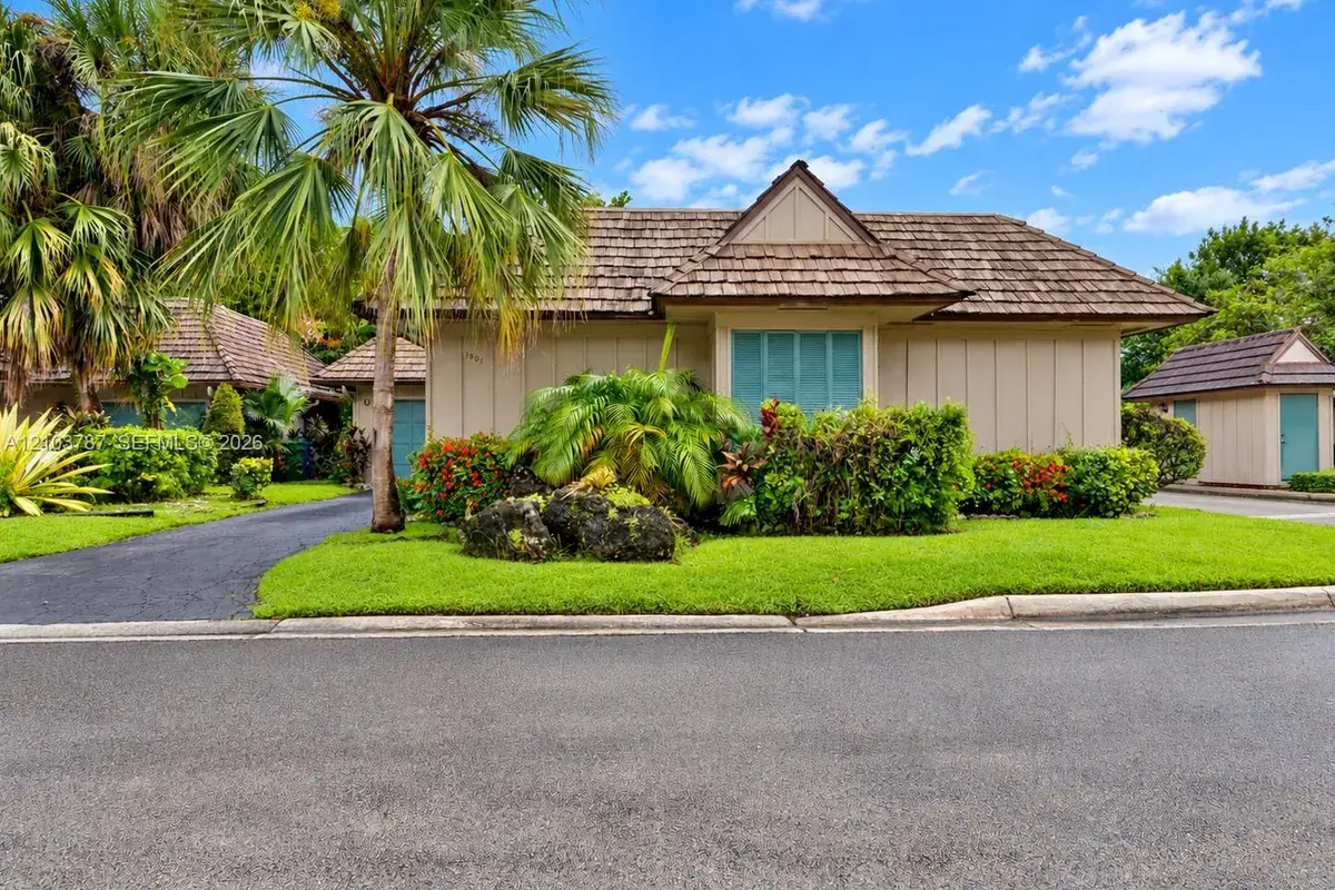 1901 Coquina Way, Coral Springs FL 33071