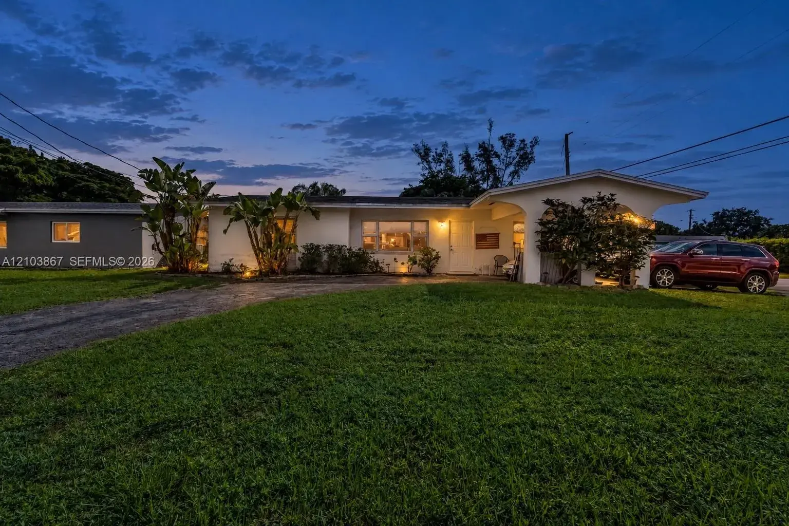 5630 SW 55th Ave, Davie FL 33314