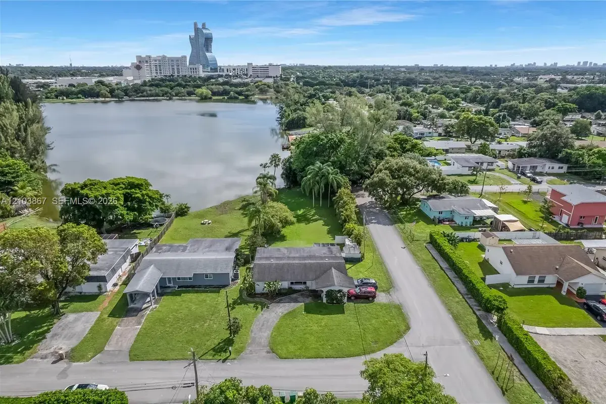 5630 SW 55th Ave, Davie FL 33314