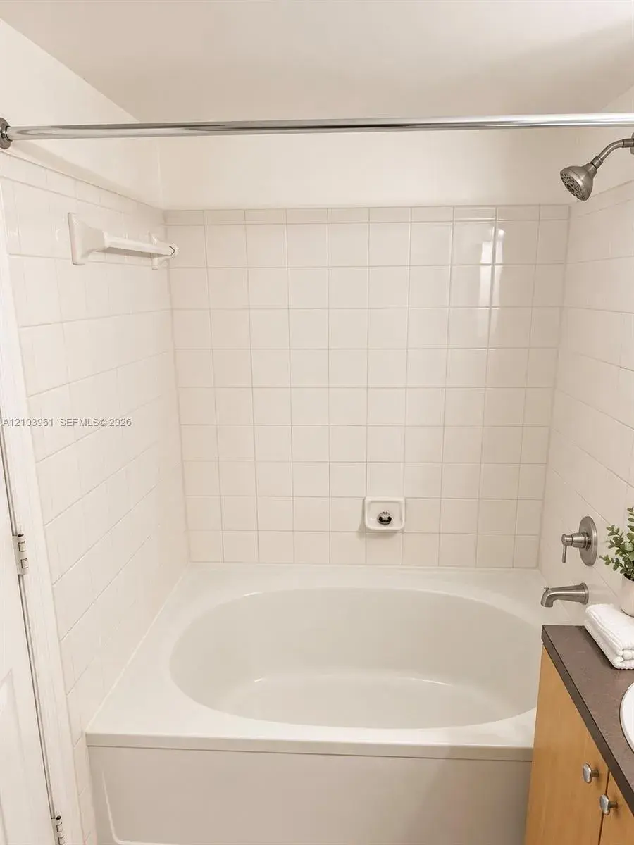 2841 NE 185th St # 510, Aventura FL 33180