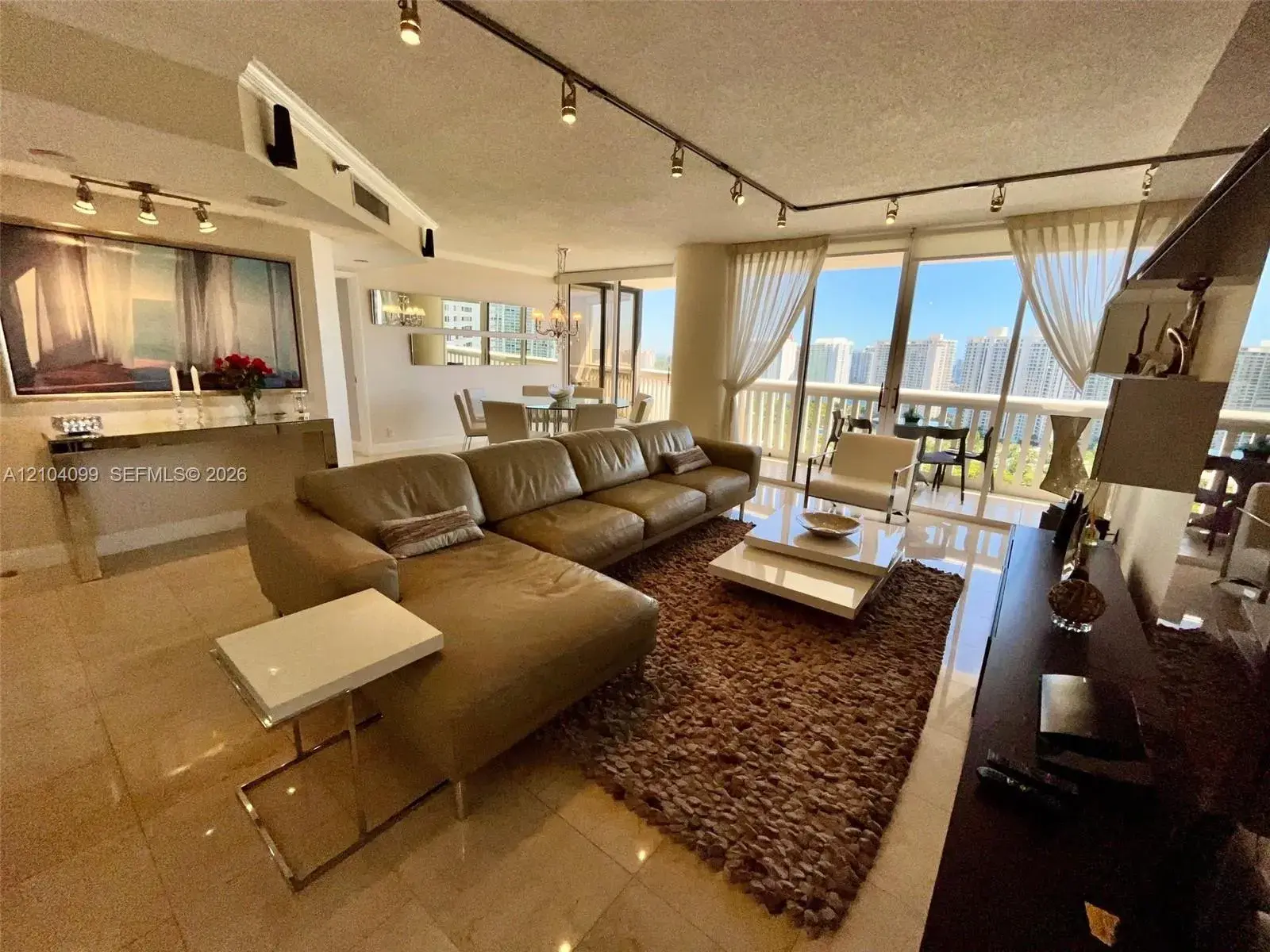 1000 W Island Blvd # 2707, Aventura FL 33160