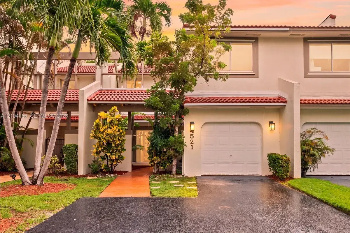 4521 NW 102nd Ct, Doral FL 33178