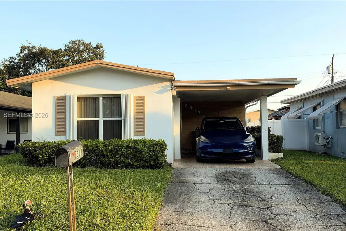 2317 Hope St, Hollywood FL 33020