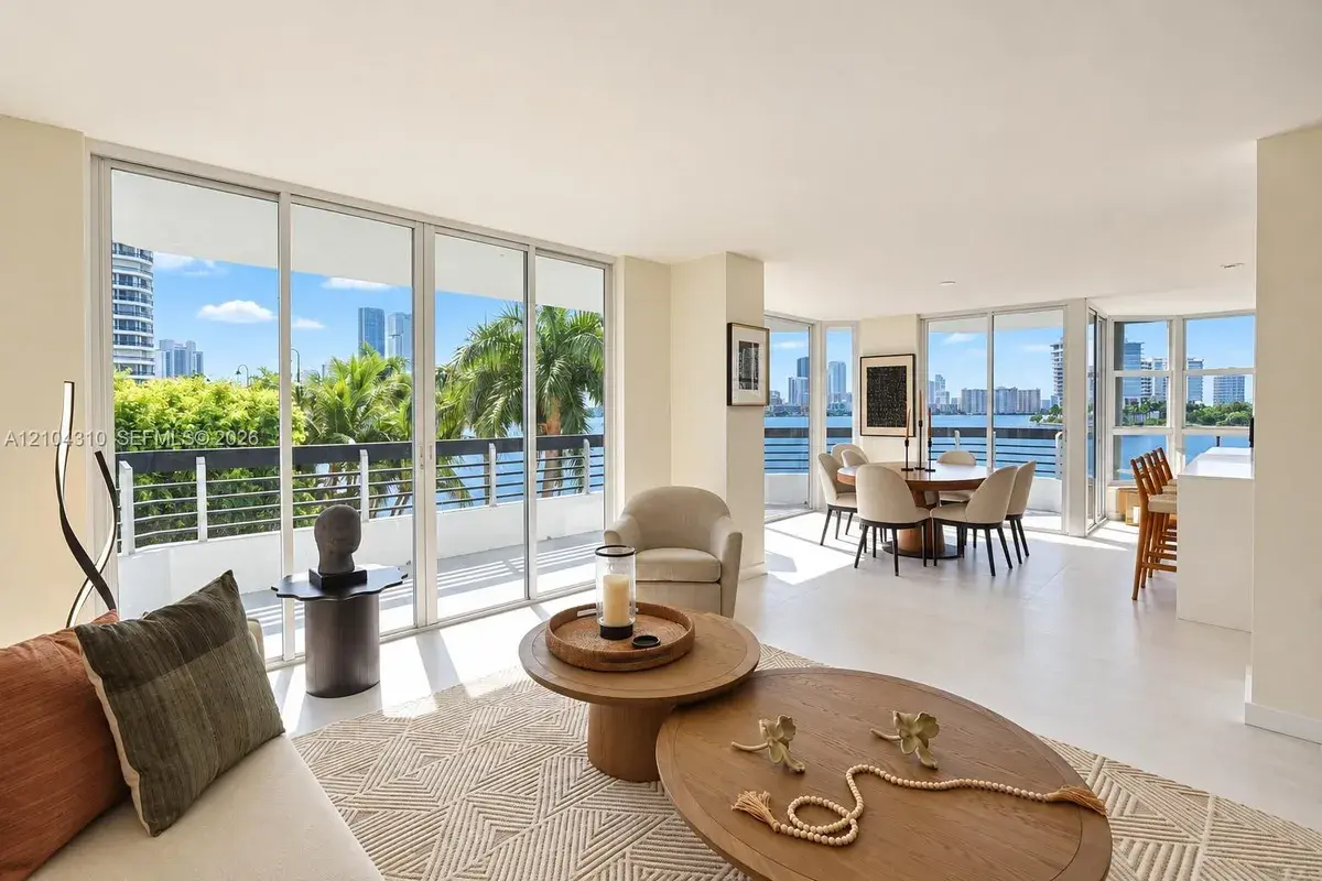 3530 Mystic Pointe Dr # 415, Aventura FL 33180