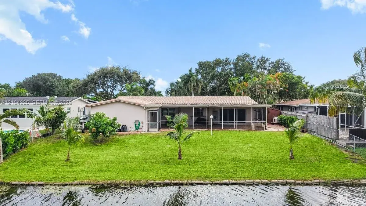 11031 NW 22nd St, Pembroke Pines FL 33026