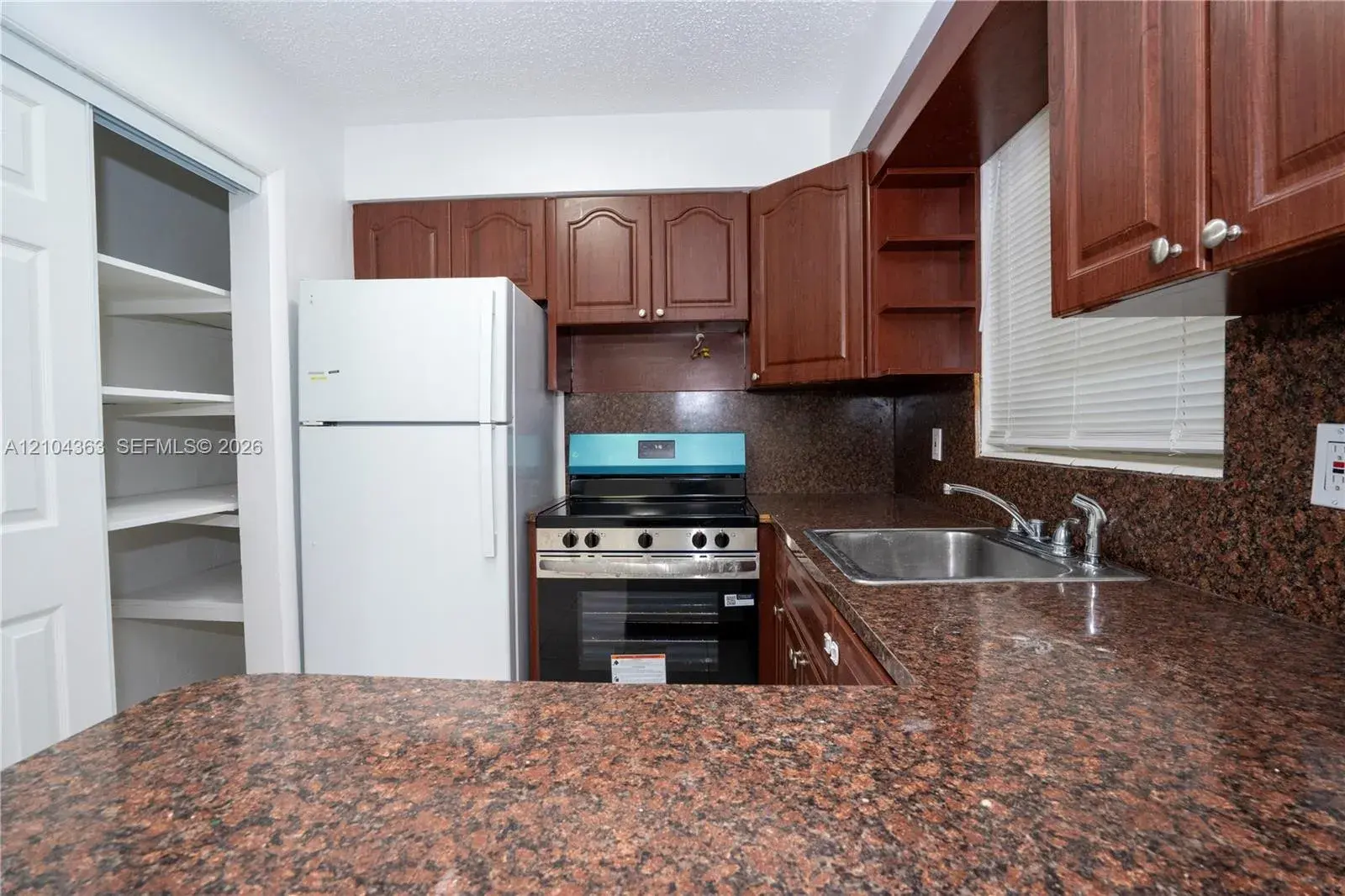 5270 SW 90th Way, Cooper City FL 33328