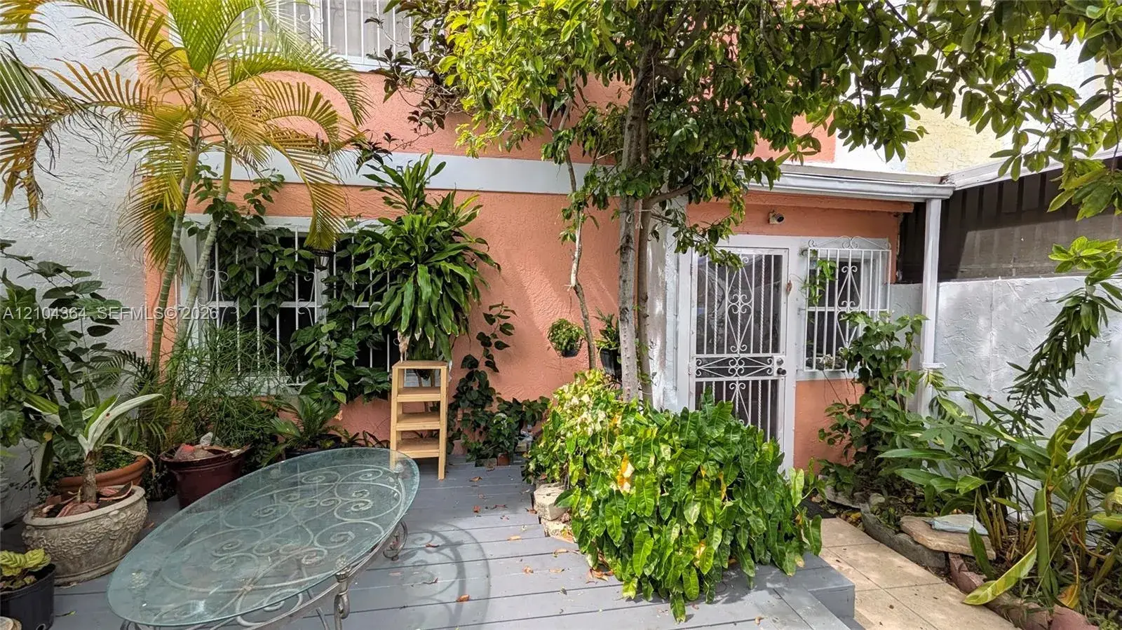 502 NW 11th St, Miami FL 33136