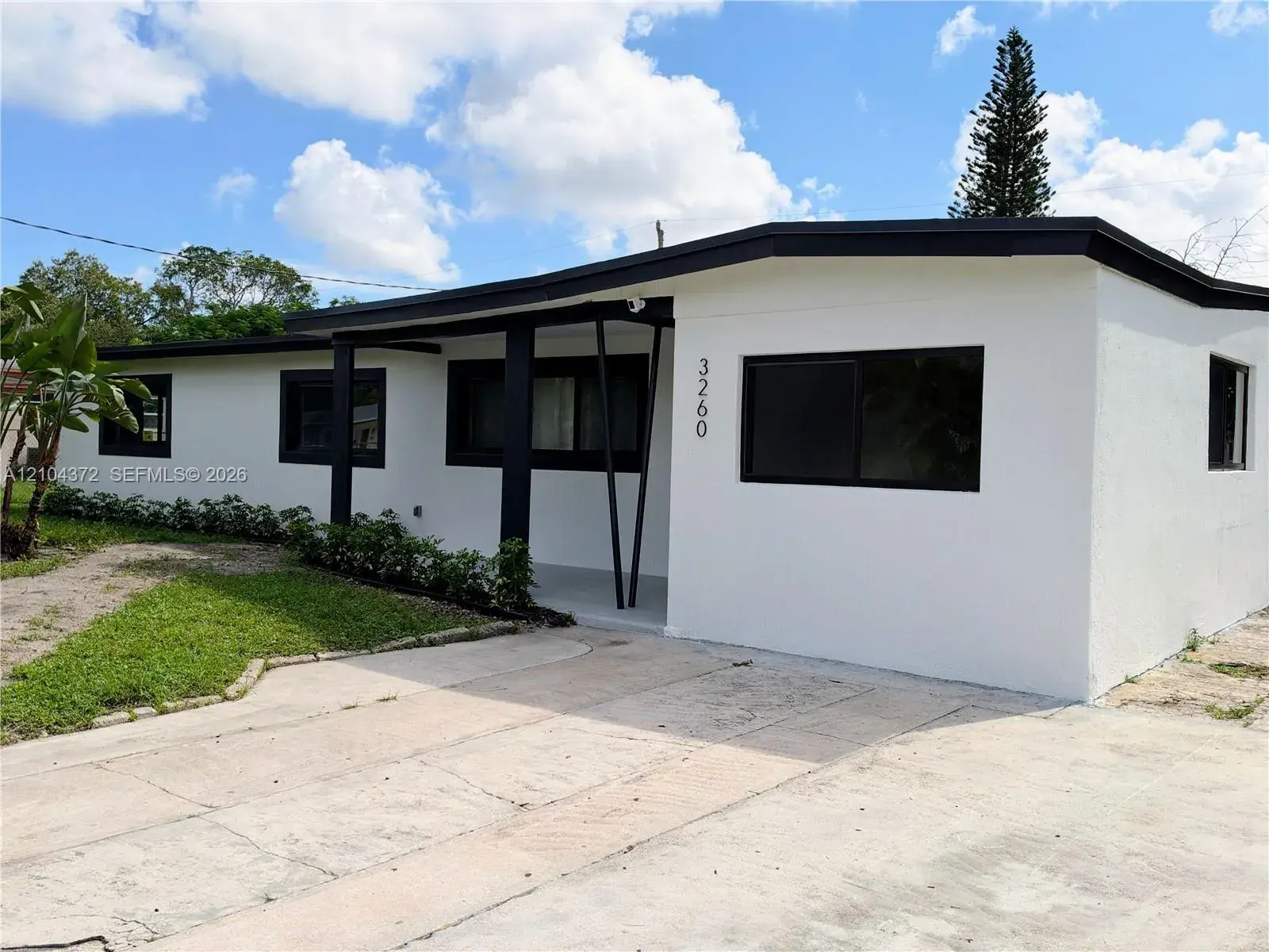 3260 NW 4th St, Lauderhill FL 33311